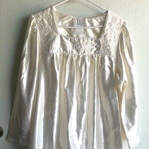 VNG Night Gown Appel Sleep Wear Silky White Soft